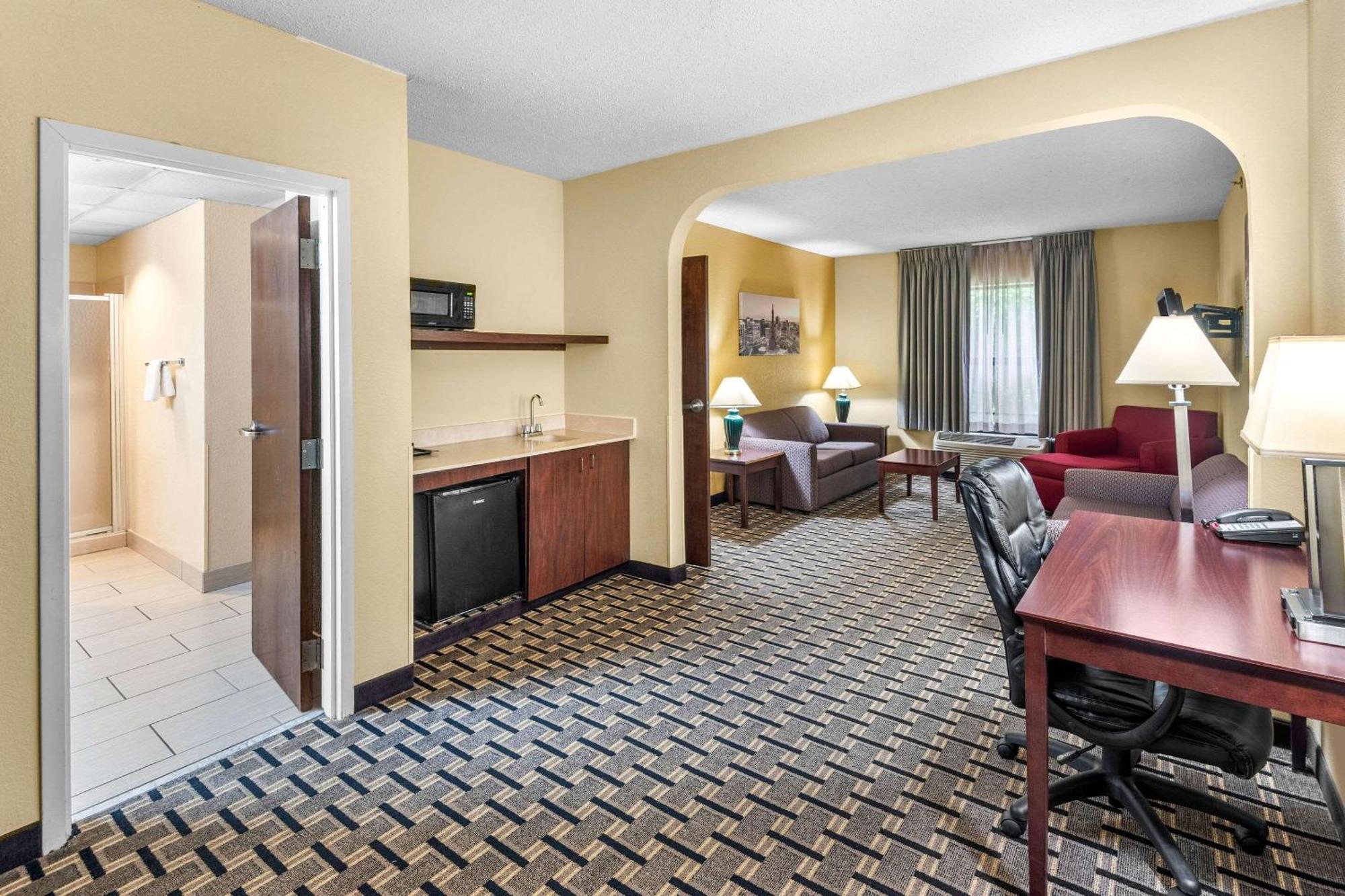 Clarion Inn & Suites Northwest Indianapolis Ngoại thất bức ảnh