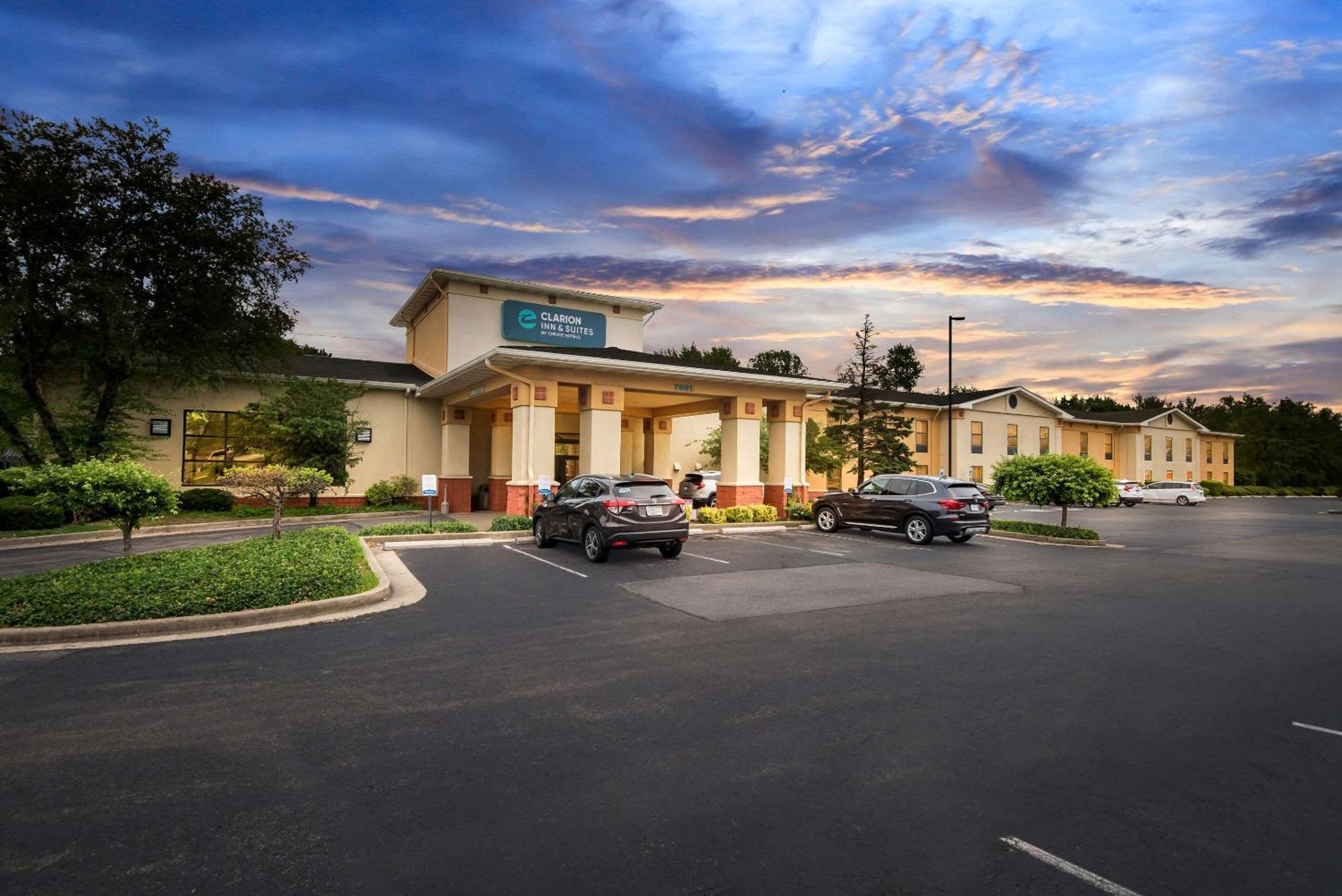 Clarion Inn & Suites Northwest Indianapolis Ngoại thất bức ảnh