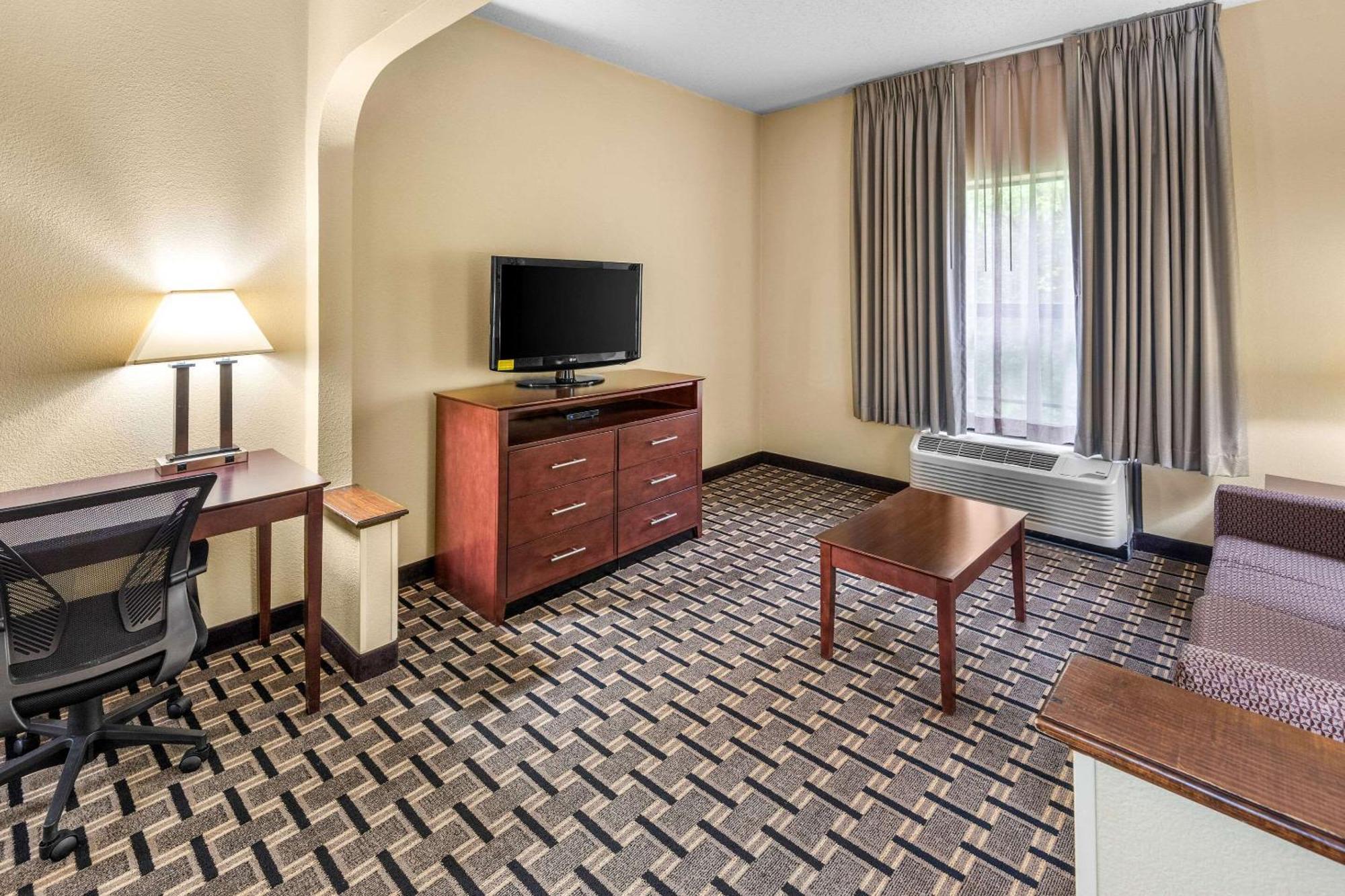 Clarion Inn & Suites Northwest Indianapolis Ngoại thất bức ảnh