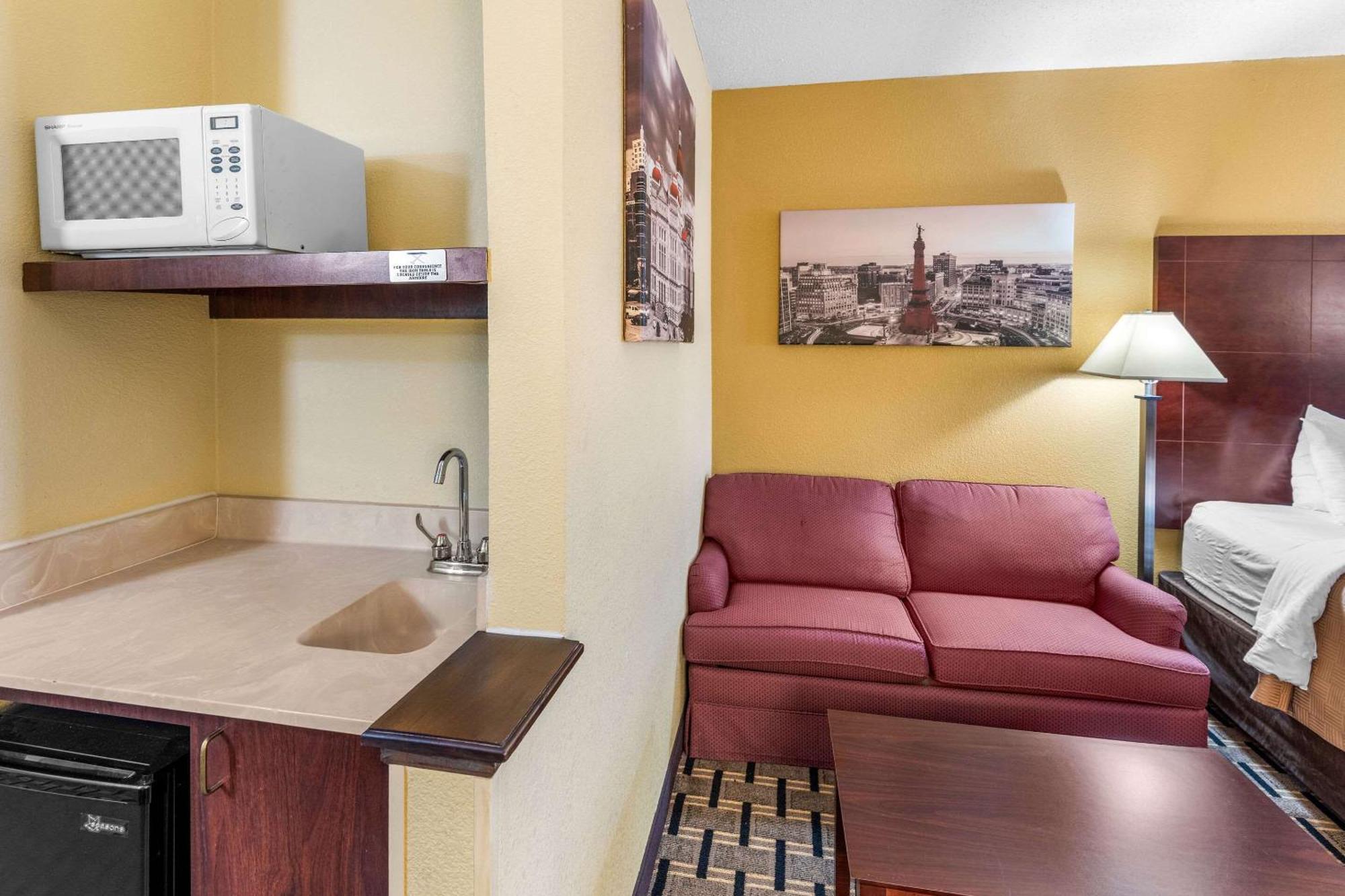 Clarion Inn & Suites Northwest Indianapolis Ngoại thất bức ảnh