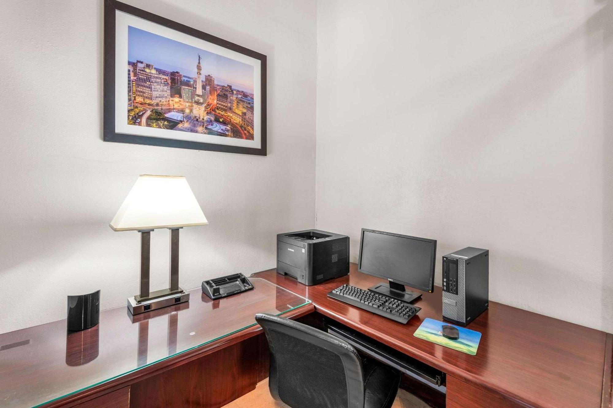 Clarion Inn & Suites Northwest Indianapolis Ngoại thất bức ảnh
