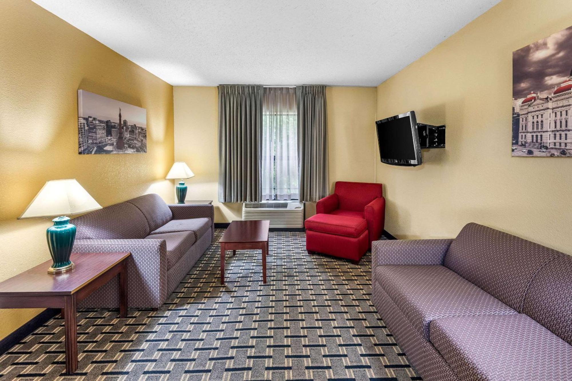 Clarion Inn & Suites Northwest Indianapolis Ngoại thất bức ảnh