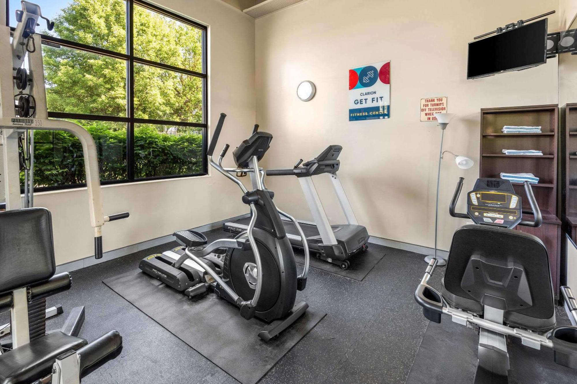 Clarion Inn & Suites Northwest Indianapolis Ngoại thất bức ảnh