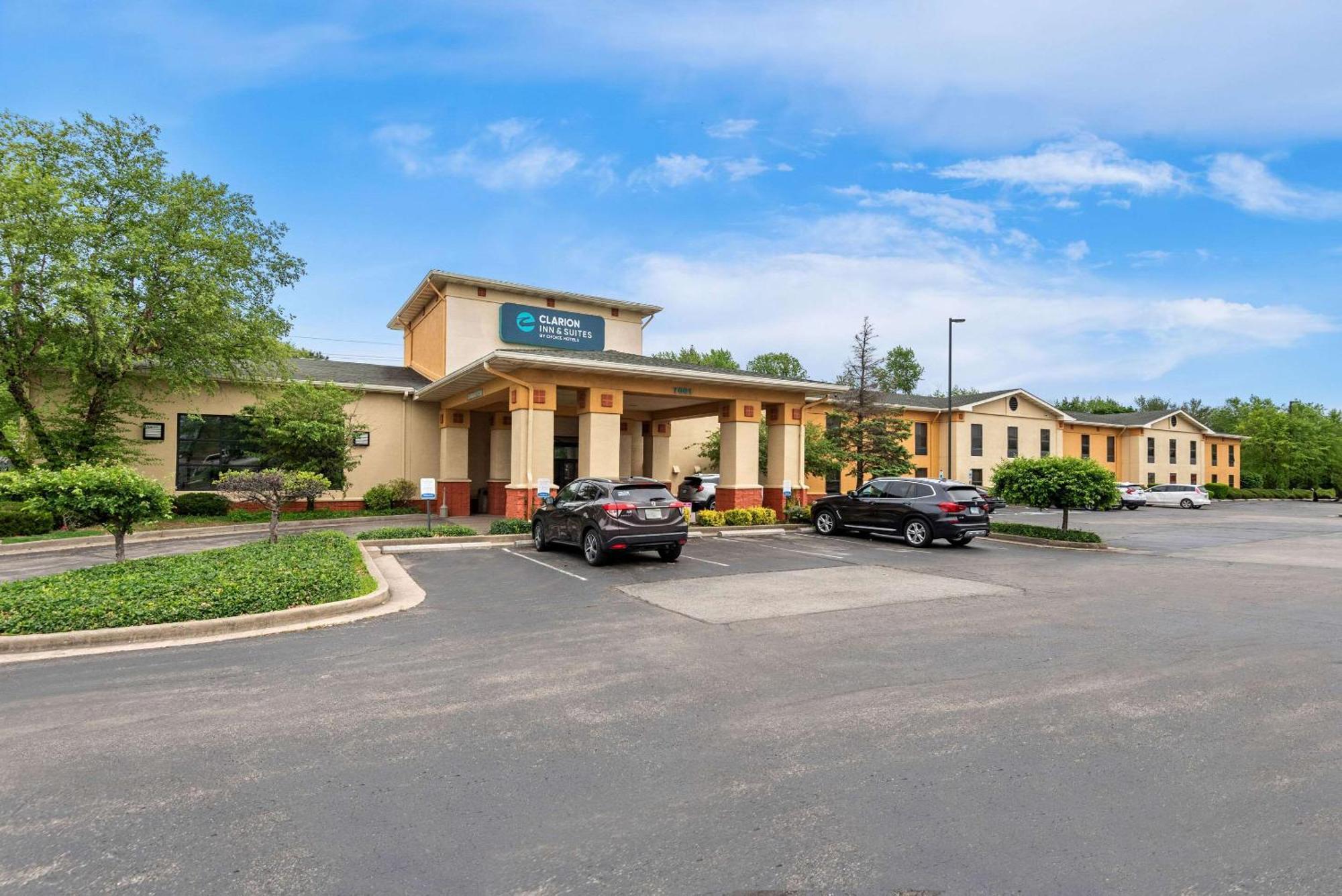 Clarion Inn & Suites Northwest Indianapolis Ngoại thất bức ảnh