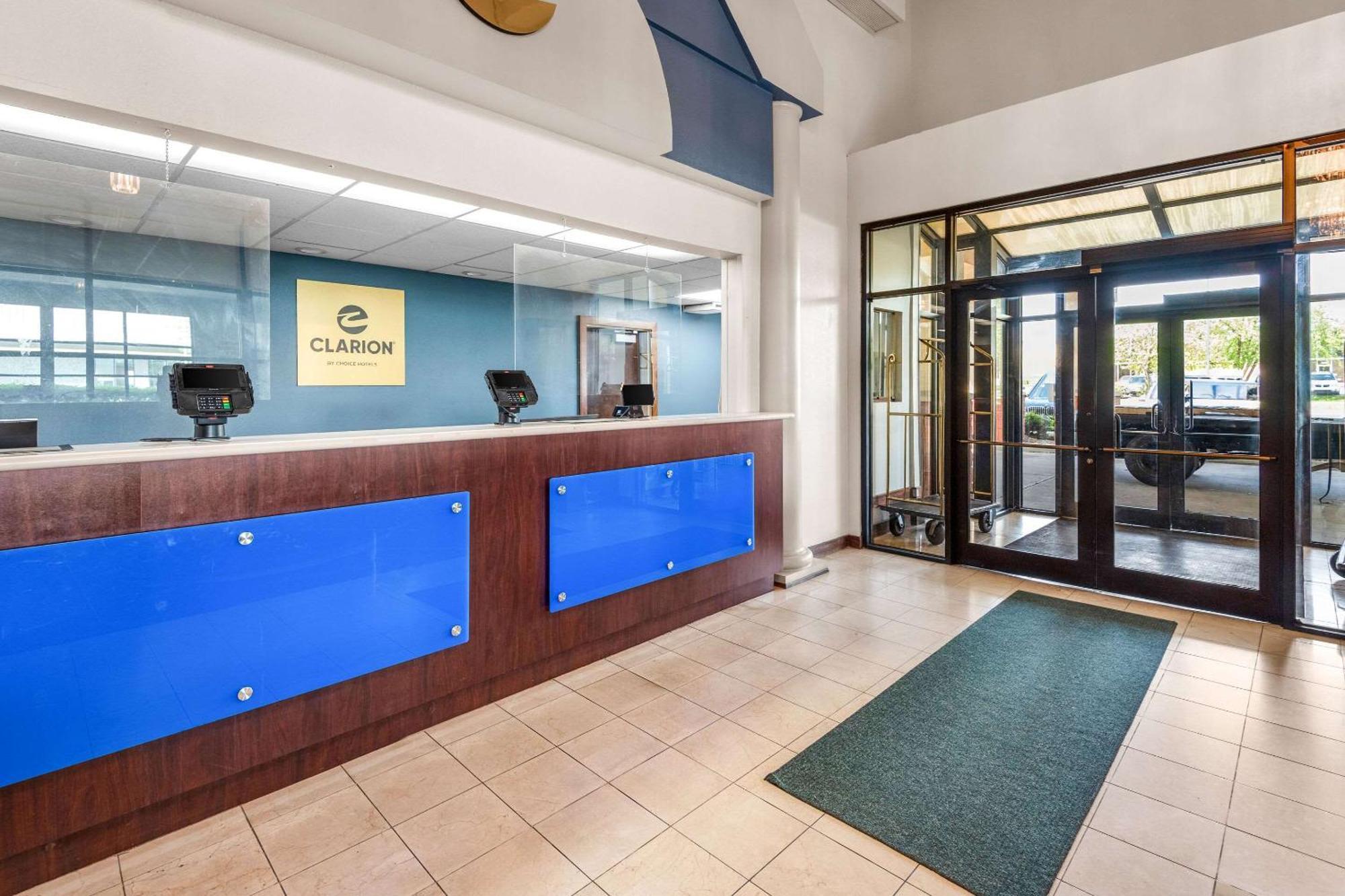 Clarion Inn & Suites Northwest Indianapolis Ngoại thất bức ảnh