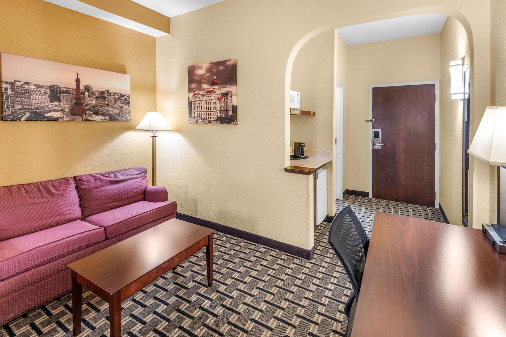 Clarion Inn & Suites Northwest Indianapolis Ngoại thất bức ảnh
